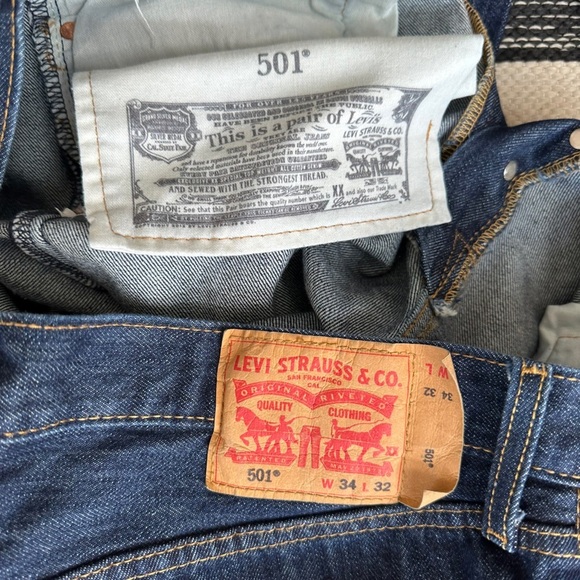 Levi's 501 Mens Button Fly Straight Leg Dark Wash Size W34 x L32 - Picture 6 of 7